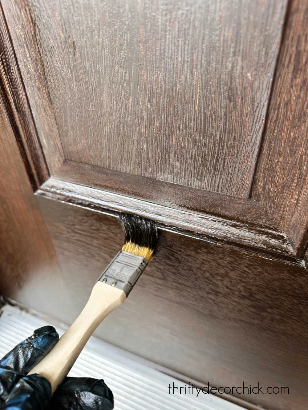 chip brush for stain on moulding